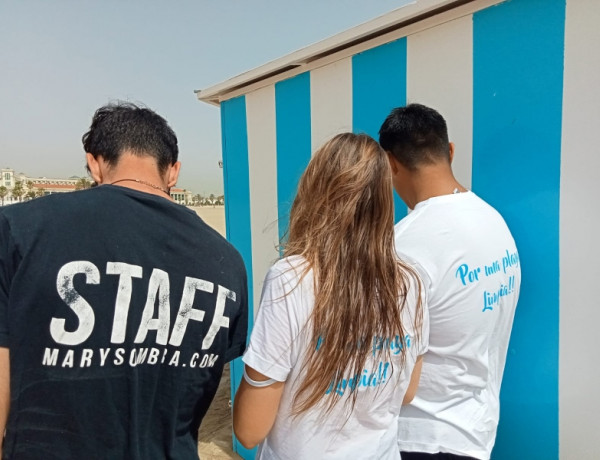 Un grupo de jóvenes de los recursos ‘Campanar’, ‘Mariano Ribera’ y ‘Torrent I’ de la provincia de Valencia colaboran en una acción de voluntariado medioambiental