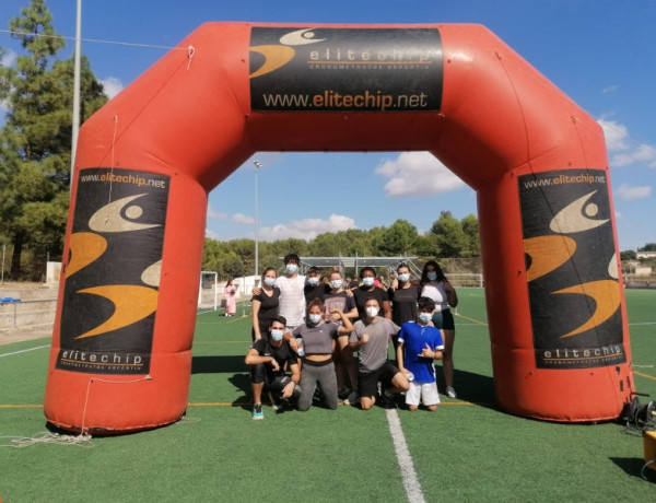 Un grupo de personas atendidas en el Hogar ‘Es Camí’ en Santa María del Camino (Baleares) participa en la carrera de obstáculos Ares Race