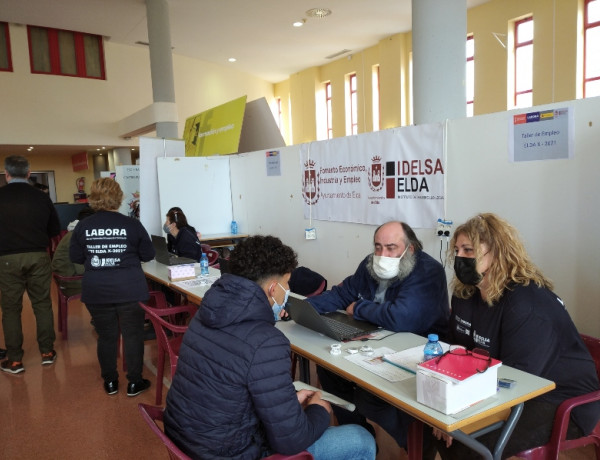 Un grupo de personas atendidas en la residencia ‘La Villa’ de Villena acude a la Feria de la Orientación de Petrer y al Baúl del Estudiante de Elda. Fundación Diagrama. Comunidad Valenciana 2022