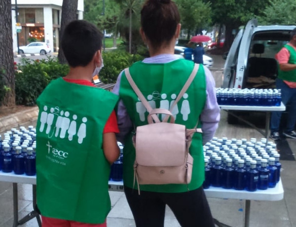 Un grupo de personas jóvenes atendidas en la Residencia ‘Torrent III’ de Torrent (Valencia) participan una carrera solidaria contra el cáncer