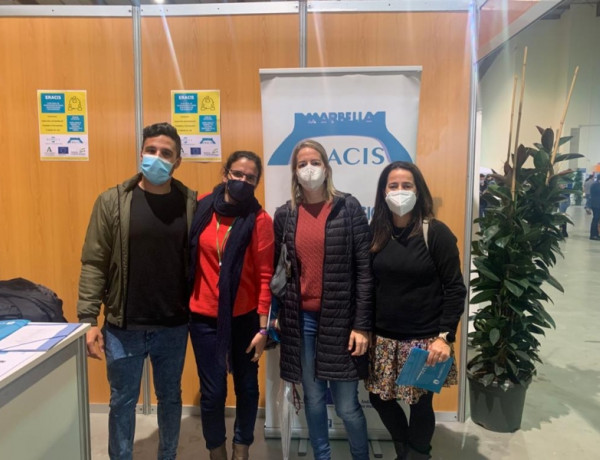 Un grupo de personas jóvenes atendidas en el Servicio Integral de Medio Abierto de Málaga asiste a la IV Feria de Empleo de Marbella. Fundación Diagrama. Andalucía 2022