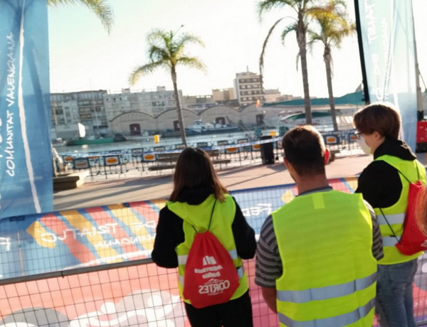La organización del ICAN Triathlon Gandía cuenta con la ayuda de jóvenes voluntarios de la residencia ‘Pi i Margall’ de Burjassot (Valencia). Fundación Diagrama. Comunidad Valenciana 2020.