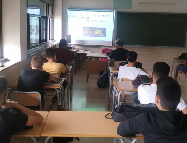 El IES L’Om de Picassent (Valencia) acoge unas jornadas informativas desarrolladas por un profesional del Programa de Fomento del Acogimiento Familiar de Fundación Diagrama