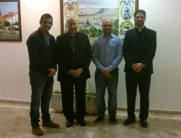 El obispo de Huelva visita la residencia ‘María de la Paz’ de Nerva