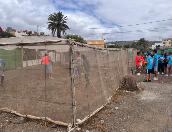 Menores del Hogar 'Tamarán' de Las Palmas de Gran Canaria rehabilitan el huerto del centro para uso formativo y comunitario