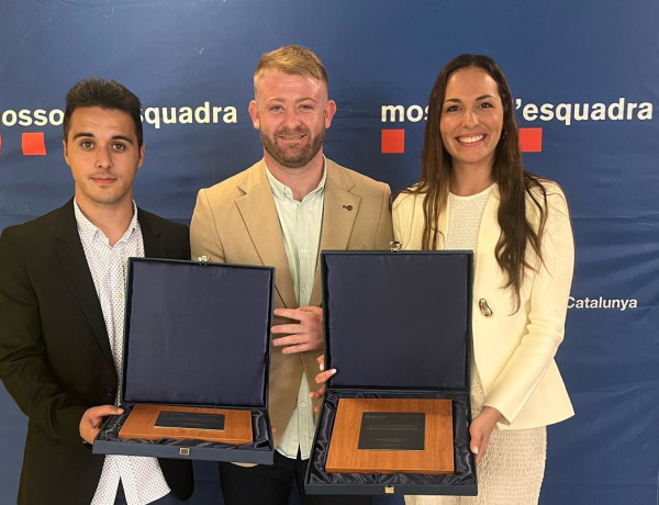 Los directores de los tres hogares, con las placas de reconocimiento