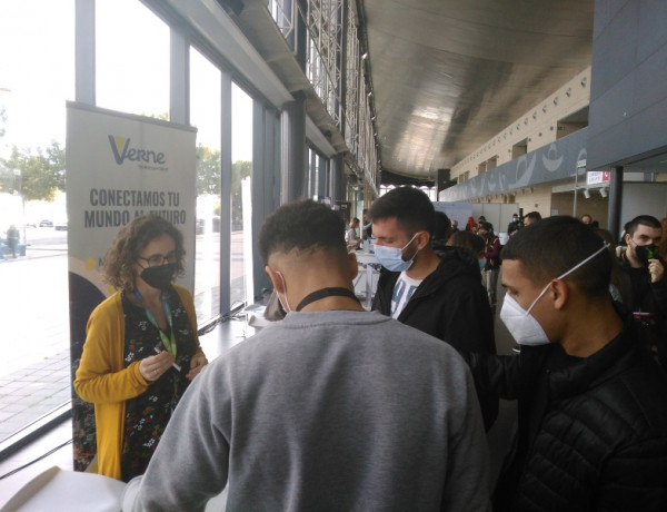 La I Feria de Empleo Juvenil PICE de la Cámara de Comercio de Alicante cuenta con la asistencia de las personas jóvenes de la residencia ‘La Villa’ de Villena