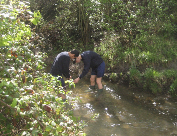 Menores del centro ‘San Miguel’ de Granada participan en una nueva actividad medioambiental del Programa Andarríos