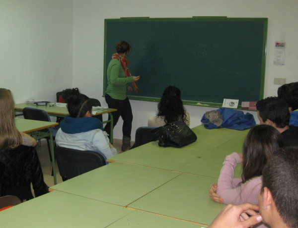 Los menores del Programa de Medio Abierto de Alicante participan en un taller de justicia juvenil