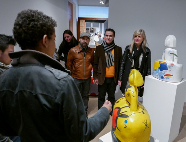Asunción Sánchez Zaplana inaugura la exposición 'Meninas Cerámicas'