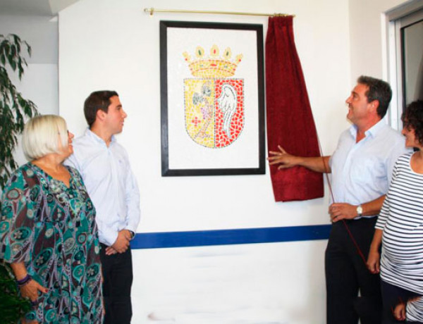 Los menores acogidos en los centros de Fundación Diagrama en Vinarós donan un mosaico al Ayuntamiento