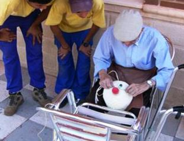 Jornada intergeneracional entre los mayores de la Residencia Nuestra Señora de Cortes de Alcaraz (Albacete), y los jóvenes del Centro Educativo ‘La Cañada’, de Ciudad Real