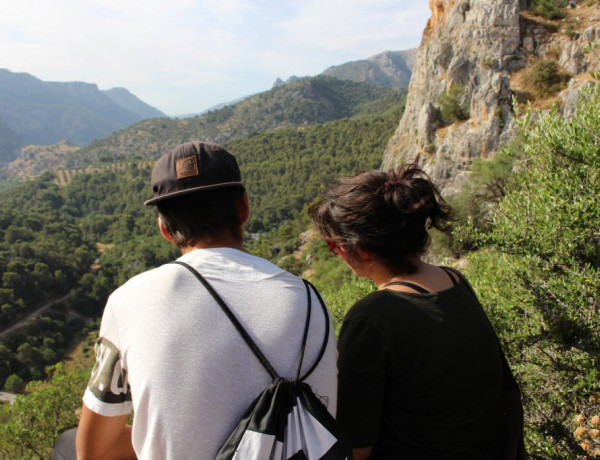 Los jóvenes atendidos en el centro ‘Las Lagunillas’ de Jaén participan en unas jornadas de convivencia en la zona de Otíñar 