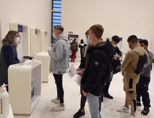 La Jornada de Turismo y Empleo de la Cámara de Comercio de Sevilla cuenta con la asistencia de las personas menores del centro ‘El Limonar’