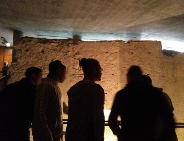 Los jóvenes atendidos en el centro de acogida ‘Torrent’ descubren algunas de las zonas más representativas del casco histórico de Valencia. Fundación Diagrama. Comunidad Valenciana 2019. 