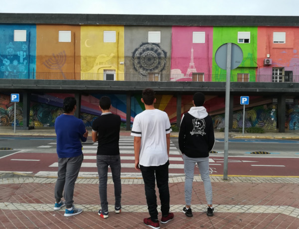 Los jóvenes atendidos en el centro educativo ‘Ciudad de Melilla’ participan en un taller formativo de costura. Fundación Diagrama. Melilla 2019. 