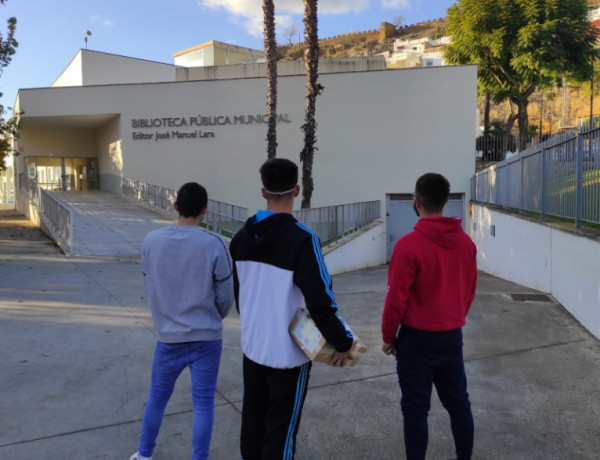Jóvenes atendidos en el centro ‘La Jara’ de Alcalá de Guadaíra (Sevilla) participan en acciones de sensibilización sobre la eliminación de la violencia contra la mujer