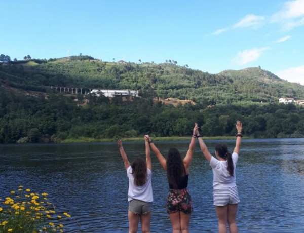 Los jóvenes atendidos en el centro ‘Montealegre’ de Ourense participan en una salida educativa a la localidad de Toén 