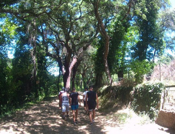 Los jóvenes atendidos en el centro ‘Odiel’ de Huelva realizan una ruta senderista por el municipio de Santa Ana la Real. Fundación Diagrama. Andalucía 2020. 