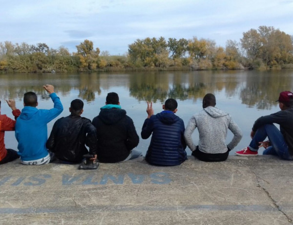 Los jóvenes atendidos en el centro de primera acogida ‘Terres de l’Ebre’ de Amposta visitan varias zonas características de la localidad. Fundación Diagrama 2017.