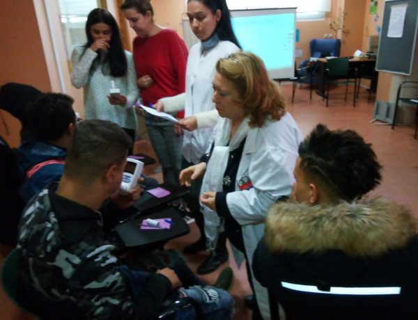 Los jóvenes atendidos en los centros ‘Ankaso Molina’ y ‘Suñu Keur’ de Murcia participan en un curso sobre los riesgos y peligros del consumo de tabaco. Fundación Diagrama. Murcia 2019. 