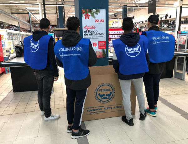 Jóvenes atendidos en centros de Melilla y Cataluña colaboran en recogidas de alimentos realizadas con fines sociales 2019. 