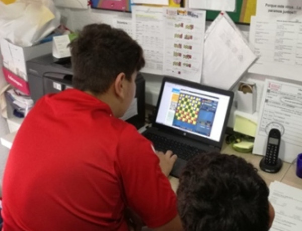 Jóvenes atendidos en distintos centros de Fundación Diagrama participan en un torneo online de damas