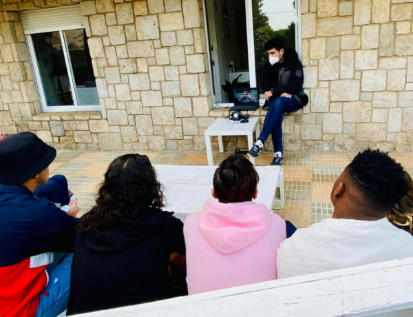 Jóvenes atendidos por Fundación Diagrama en la Comunidad Valenciana participan en un taller de educación emocional con Javier Iriondo