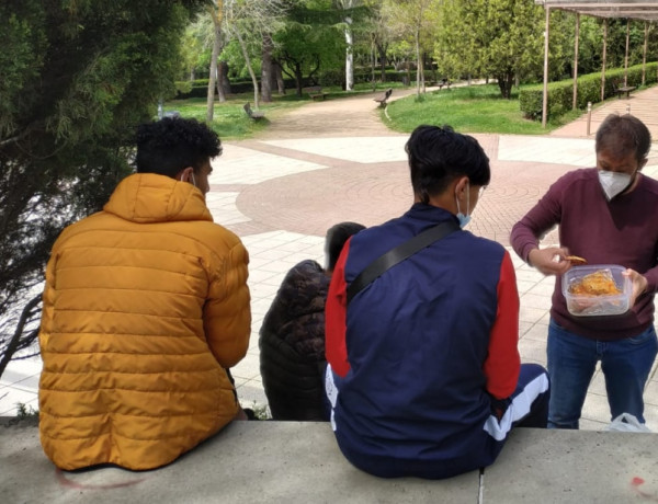 Los jóvenes atendidos en el hogar ‘Arribes del Tormes’ de Salamanca celebran la fiesta popular del Lunes de Aguas