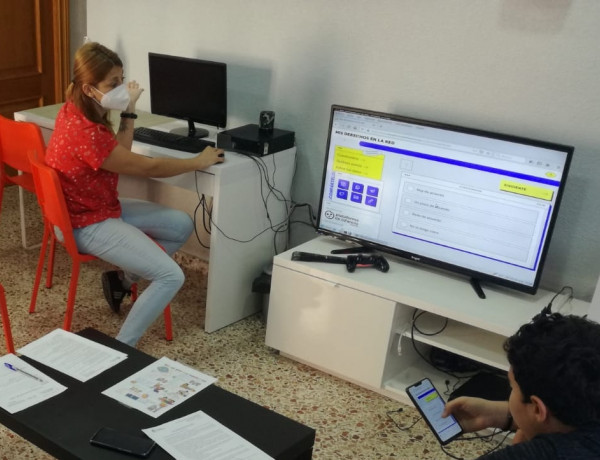 Los jóvenes atendidos en el Hogar ‘Benalúa’ de Alicante participan en una consulta online promovida por la Plataforma de Infancia