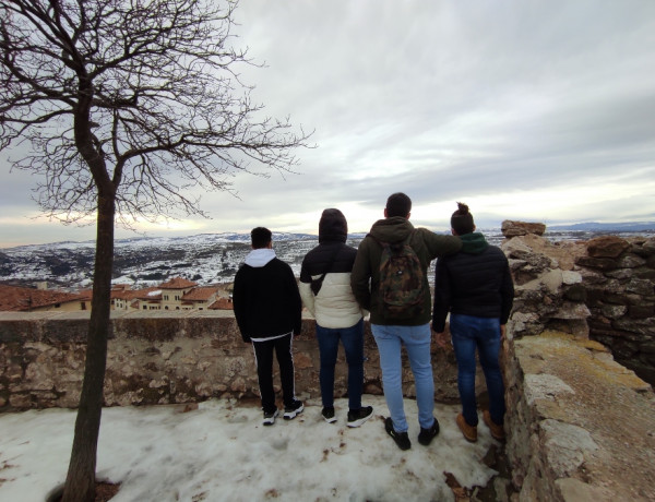 Jóvenes atendidos en el hogar ‘Manuela Solís Clarás’ de Vinarós (Castellón) llevan a cabo una visita cultural al municipio de Morella