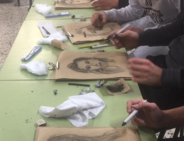 Los jóvenes atendidos en ‘Pi Gros’ participan en el primer taller de pintura desarrollado en colaboración con el Círculo de Bellas Artes de Castellón - Ars Galvi. Fundación Diagrama. Comunidad Valenciana 2020. 