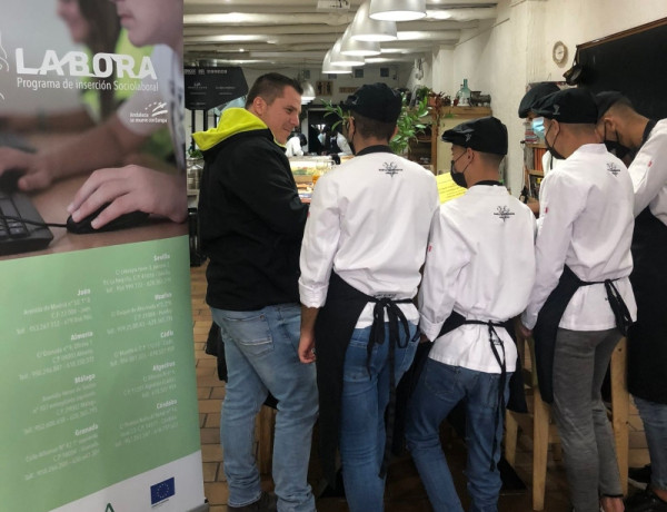 Jóvenes atendidos en el Programa Labora de Málaga concluyen con éxito un curso profesional de cocina