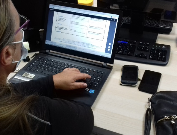 Jóvenes atendidos en el programa Punto de Partida de Las Palmas de Gran Canarias llevan a cabo un taller de inserción sociolaboral junto a sus familias