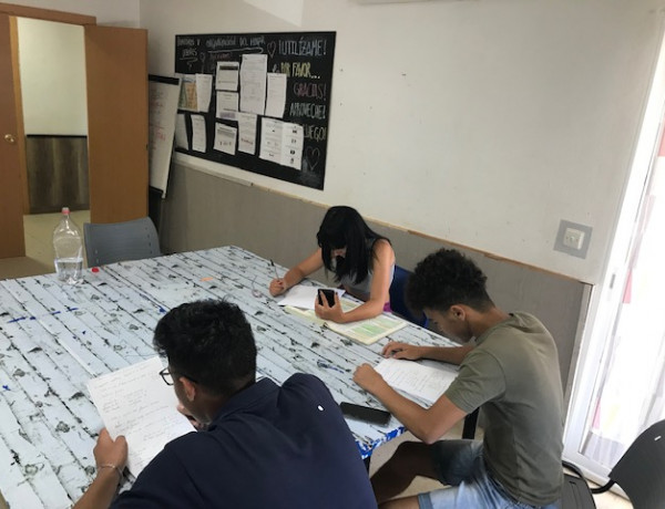 Los jóvenes atendidos en la residencia ‘Llauradors’ de Elche (Alicante) finalizan con éxito el curso escolar 2019/2020 de forma telemática. Fundación Diagrama. Comunidad Valenciana 2020.
