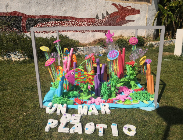 Los jóvenes de la residencia ‘Pi i Margall’ de Burjassot (Valencia) participan en un taller medioambiental sobre los efectos negativos del plástico. Fundación Diagrama. Comunidad Valenciana 2020. 