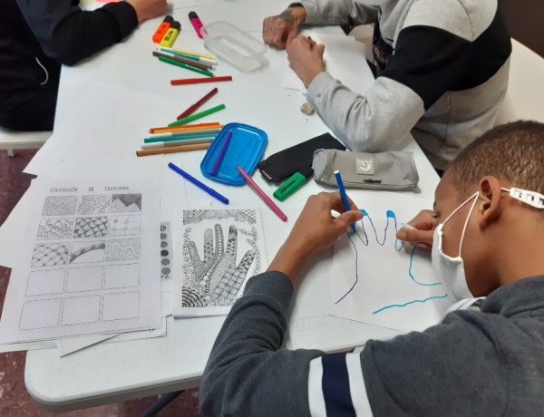 Los jóvenes atendidos en la residencia ‘Pi i Margall’ de Burjassot (Valencia) participan en un taller para mejorar su comunicación y expresión
