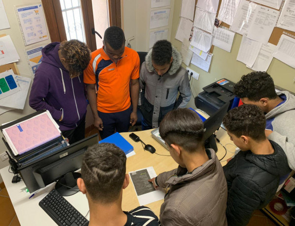 Los jóvenes atendidos en el Servicio de Primera Acogida y Atención Integral ‘Francolí I’ de Barberá de la Conca (Tarragona) celebran el Día Internacional de la Poesía. Fundación Diagrama. Cataluña 2020. 