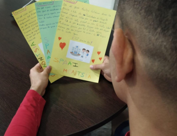 Los jóvenes atendidos en el Servicio de Primera Acogida 'Montsià' de Amposta (Tarragona) envían cartas de agradecimiento a entidades locales. Fundación Diagrama. Cataluña 2020. 