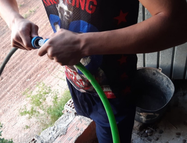 Los jóvenes atendidos en el Servicio de Primera Acogida 'Ullals I' de Masroig (Tarragona) participan en una actividad de educación medioambiental. Fundación Diagrama. Cataluña 2020. 