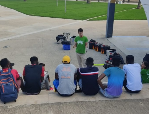 Jóvenes atendidos en los servicios de primera acogida ‘Montsià', 'Ebre III' 'Encanyissada I' en la provincia de Tarragona descubren el mundo de la percusión