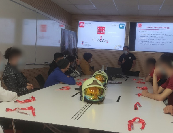 Jóvenes del Aula de Formación Profesional Básica de Operaciones Básicas de Cocina de Santander visitan el Servicio de Emergencias 112. Fundación Diagrama. Cantabria 2022