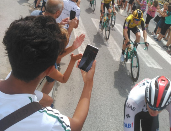 Jóvenes del centro de acogida ‘Alácera’ de Caudete (Albacete) y el proyecto migratorio ‘Serra’ (Valencia) asisten a la Vuelta Ciclista a España 2019. Fundación Diagrama. Castilla-La Mancha. Comunidad Valenciana 2019. 