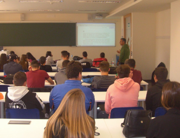 Los jóvenes atendidos en el centro ‘Anassim’ de Llanera de Ranes (Valencia) llevan a cabo una visita a la Universidad de Valencia. Fundación Diagrama. Comunidad Valenciana 2019. 