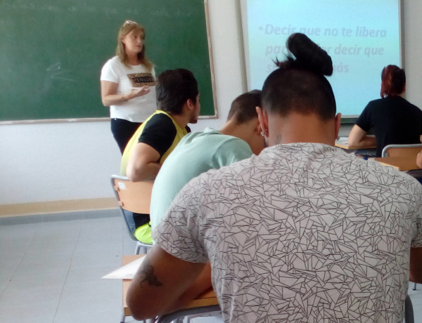 Los jóvenes atendidos en el centro de reeducación ‘La Villa’ de Villena realizan un curso formativo de auxiliar de hostelería organizado por la Cámara de Comercio de Alicante. Fundación Diagrama. Comunidad Valenciana 2019.