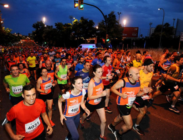 Los jóvenes del centro ‘Medina Azahara’ de Córdoba participan en la Carrera Nocturna organizada por el Club de Atletismo Trotacalles 