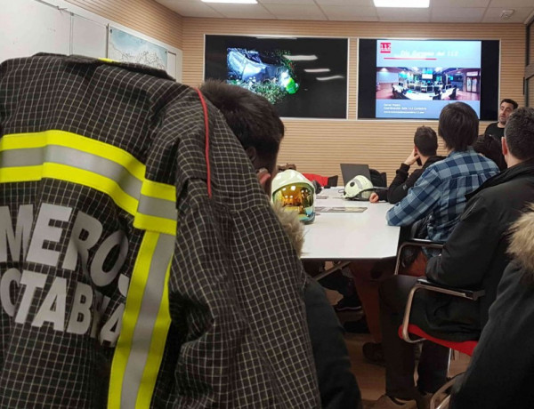 Los jóvenes del Centro Socioeducativo Juvenil de Cantabria visitan las instalaciones del servicio de emergencias 112 en Santander. Fundación Diagrama 2019.
