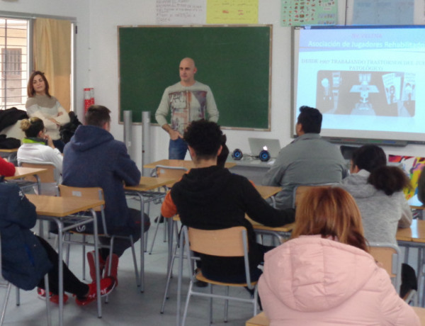 Los jóvenes del centro socioeducativo ‘La Villa’ de Villena (Alicante) asisten a una actividad de prevención y sensibilización sobre la adicción al juego. Fundación Diagrama. Comunidad Valenciana 2019. 