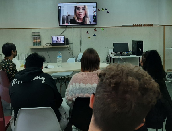 Los jóvenes de los centros ‘Anassim’ (Valencia) y ‘Lucentum (Alicante) comparten una charla telemática de sensibilización con Adriana Macías
