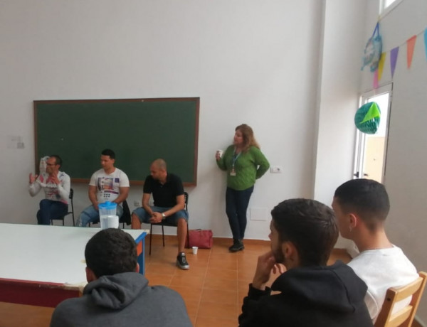 Los jóvenes de los centros ‘Rebumbio’ y ‘Piletillas’ de Las Palmas asisten a una charla de prevención sobre estilos de vida inadecuados. Fundación Diagrama. Las Palmas de Gran Canaria 2020. 
